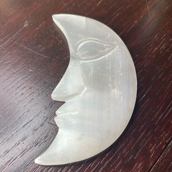 Selenite Satin Spar Moon Face Carving medium home Crystal feng shui white - Picture 1 of 1